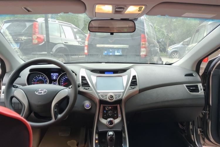 Used Hyundai Elantra (5th Generation / Langdong) 2013 1.6L Automatic Leading Model Center Console