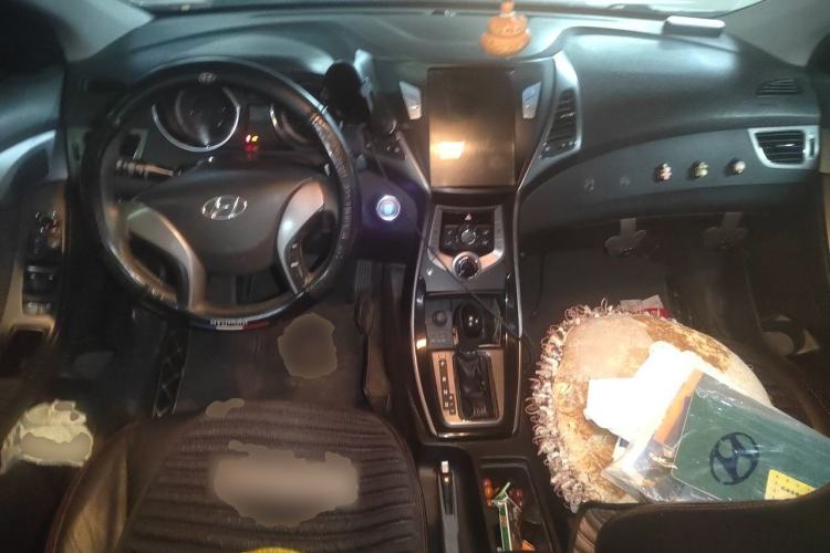 Used Hyundai Elantra (5th Generation / Langdong) 2013 1.6L Automatic Leading Model Center Console