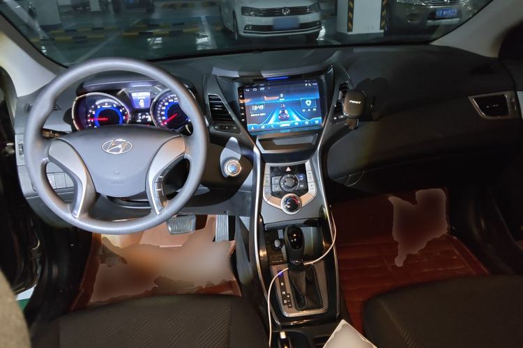 Used Hyundai Elantra (5th Generation / Langdong) 2013 1.6L Automatic Leading Model Center Console