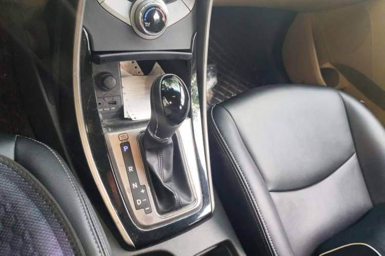 Used Hyundai Elantra (5th Generation / Langdong) 2013 1.6L Automatic Leading Model Gear Lever