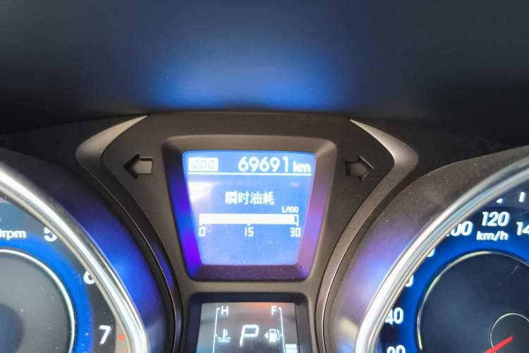Used Hyundai Elantra (5th Generation / Langdong) 2013 1.6L Automatic Luxury Model Odometer Close Up