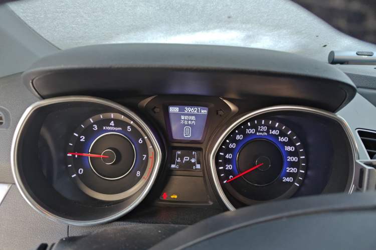 Used Hyundai Elantra (5th Generation / Langdong) 2013 1.6L Automatic Luxury Model Odometer Close Up