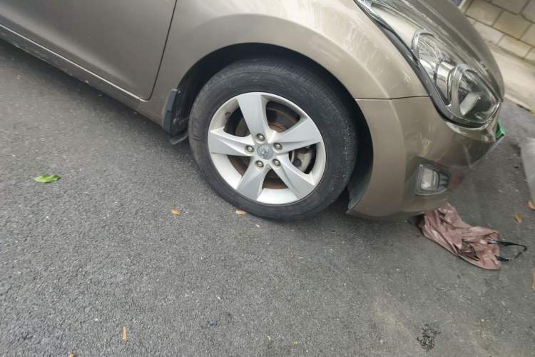 Used Hyundai Elantra (5th Generation / Langdong) 2013 1.6L Automatic Leading Model Right Front Wheel Hub
