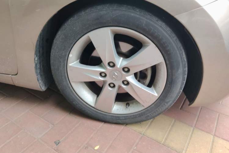 Used Hyundai Elantra (5th Generation / Langdong) 2013 1.6L Automatic Leading Model Right Front Wheel Hub