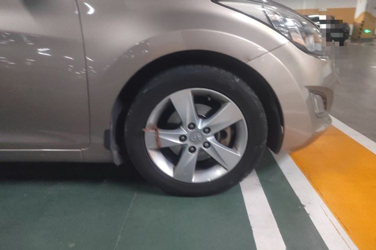 Used Hyundai Elantra (5th Generation / Langdong) 2013 1.6L Automatic Leading Model Right Front Wheel Hub