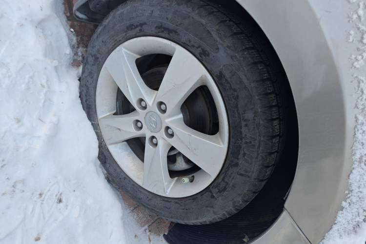 Used Hyundai Elantra (5th Generation / Langdong) 2013 1.6L Automatic Luxury Model Right Front Wheel Hub