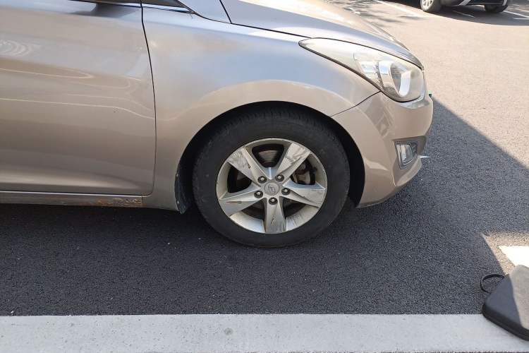 Used Hyundai Elantra (5th Generation / Langdong) 2013 1.6L Automatic Luxury Model Right Front Wheel Hub