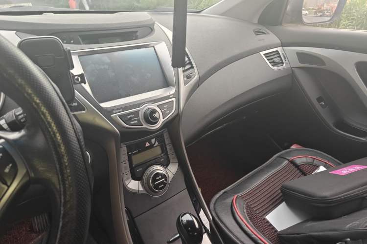 Used Hyundai Elantra (5th Generation / Langdong) 2015 1.6L Automatic Luxury Model Audio And AC Panel
