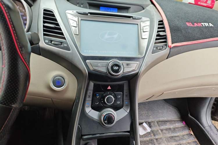 Used Hyundai Elantra (5th Generation / Langdong) 2015 1.6L Manual Leading Model Audio And AC Panel