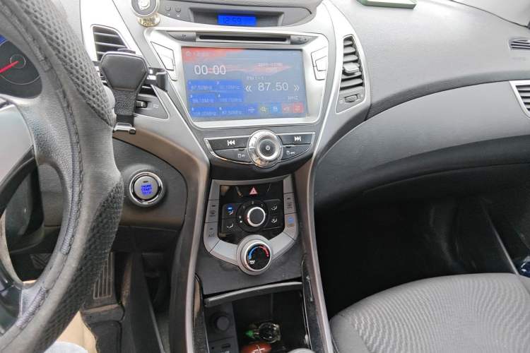 Used Hyundai Elantra (5th Generation / Langdong) 2015 1.6L Manual Leading Model Audio And AC Panel