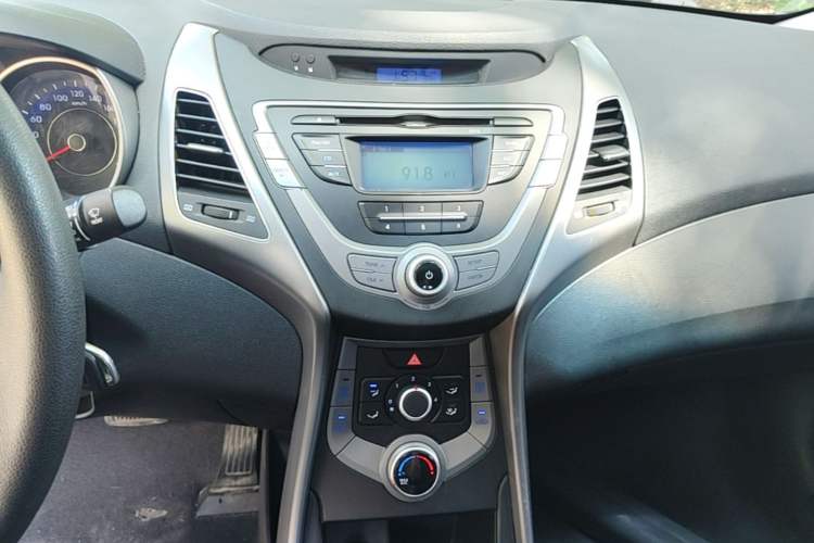 Used Hyundai Elantra (5th Generation / Langdong) 2015 1.6L Automatic Fashion Model Audio And AC Panel