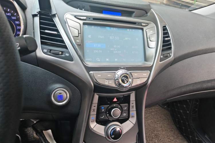 Used Hyundai Elantra (5th Generation / Langdong) 2015 1.6L Manual Leading Model Audio And AC Panel