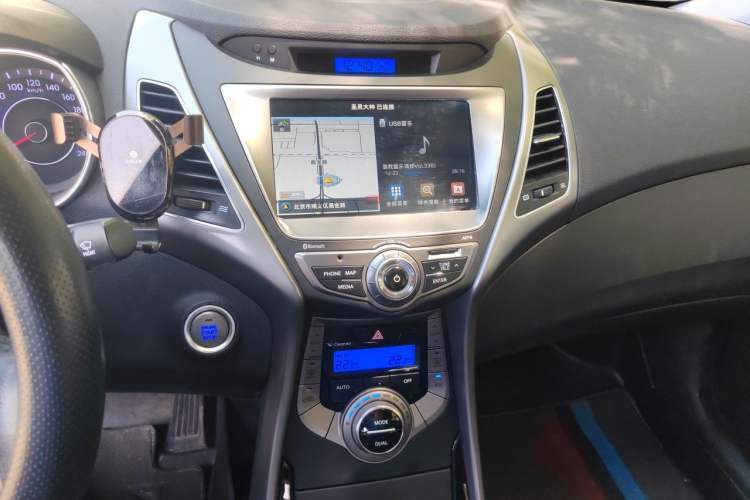 Used Hyundai Elantra (5th Generation / Langdong) 2015 1.6L Automatic Luxury Model Audio And AC Panel