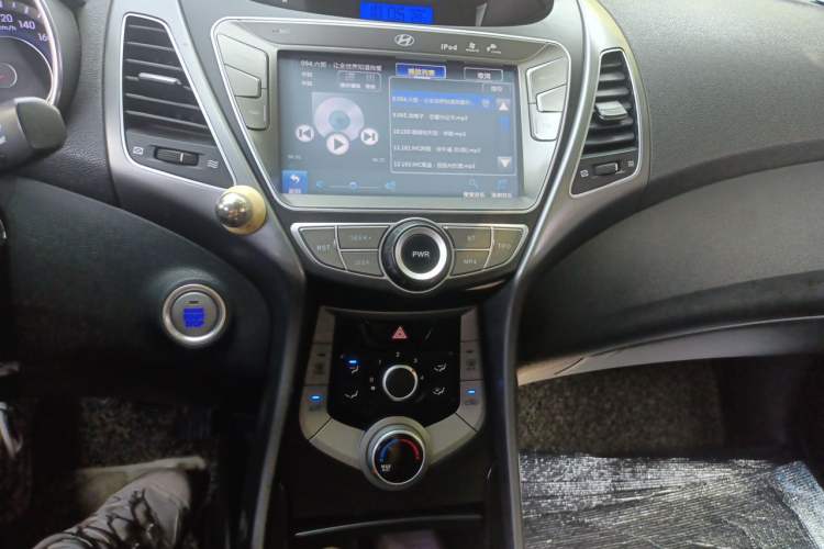 Used Hyundai Elantra (5th Generation / Langdong) 2015 1.6L Manual Leading Model Audio And AC Panel