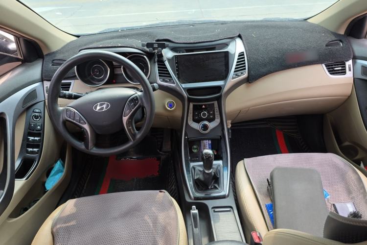 Used Hyundai Elantra (5th Generation / Langdong) 2015 1.6L Manual Leading Model Center Console