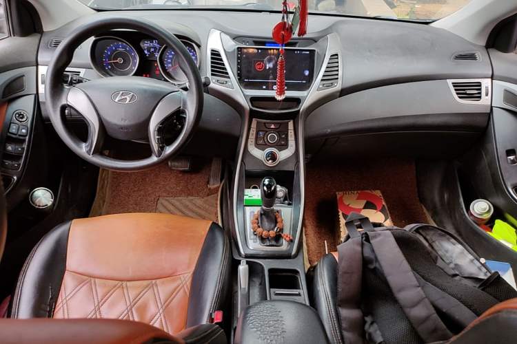 Used Hyundai Elantra (5th Generation / Langdong) 2015 1.6L Automatic Fashion Model Center Console