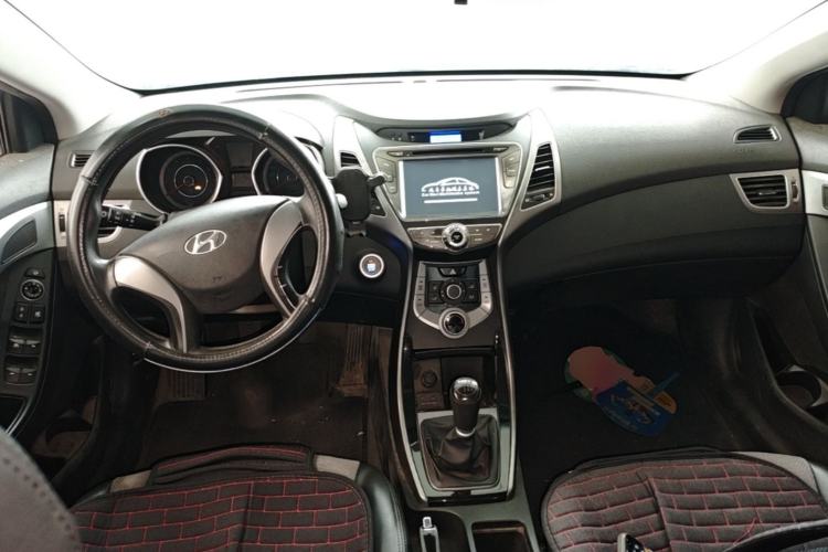 Used Hyundai Elantra (5th Generation / Langdong) 2015 1.6L Manual Leading Model Center Console