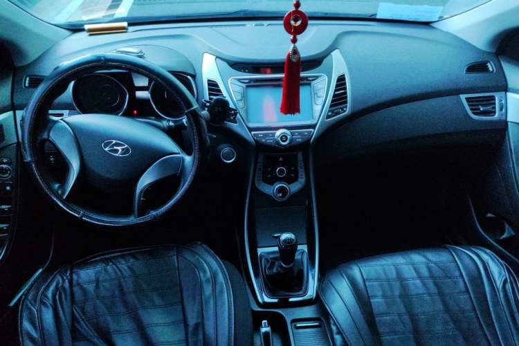 Used Hyundai Elantra (5th Generation / Langdong) 2015 1.6L Manual Leading Model Center Console