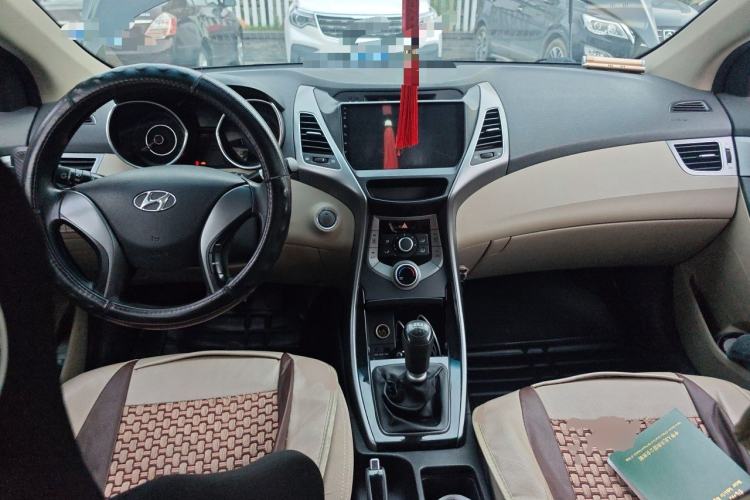 Used Hyundai Elantra (5th Generation / Langdong) 2015 1.6L Manual Leading Model Center Console