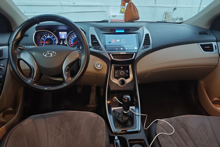Used Hyundai Elantra (5th Generation / Langdong) 2015 1.6L Manual Leading Model Center Console