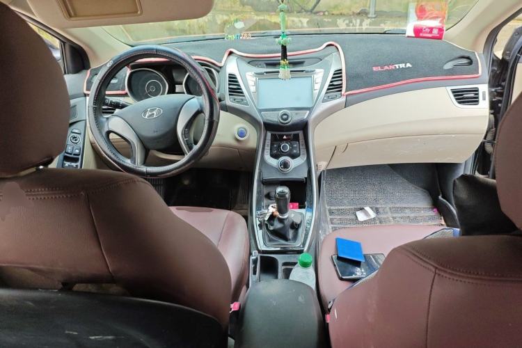 Used Hyundai Elantra (5th Generation / Langdong) 2015 1.6L Manual Leading Model Center Console