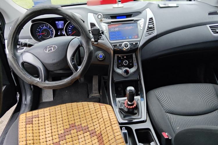 Used Hyundai Elantra (5th Generation / Langdong) 2015 1.6L Manual Leading Model Center Console