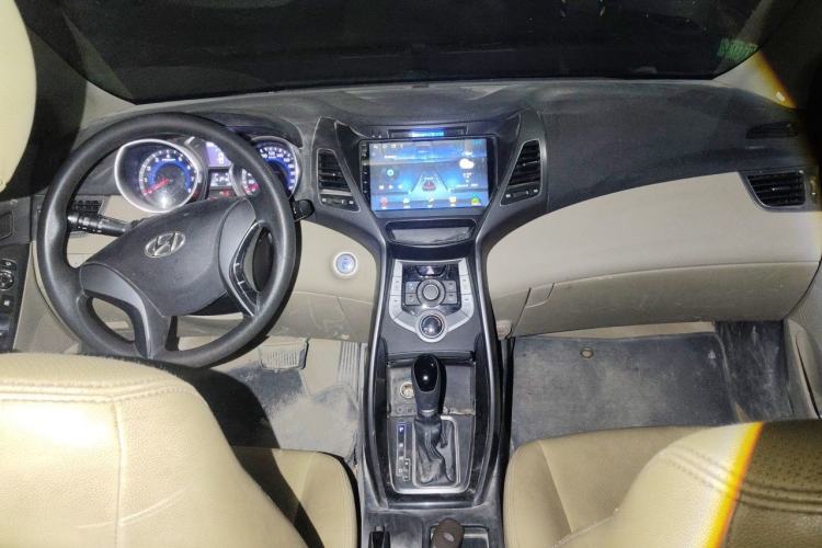 Used Hyundai Elantra (5th Generation / Langdong) 2015 1.6L Automatic Leading Model Center Console