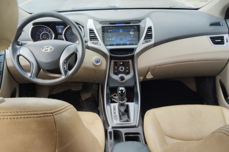 Used Hyundai Elantra (5th Generation / Langdong) 2015 1.6L Automatic Leading Model Center Console