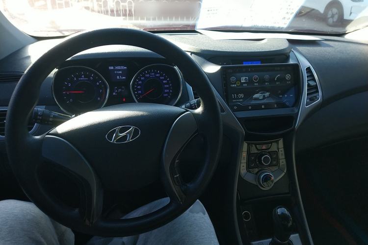 Used Hyundai Elantra (5th Generation / Langdong) 2015 1.6L Automatic Leading Model Center Console