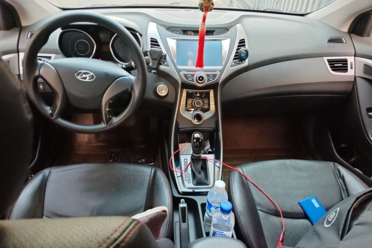 Used Hyundai Elantra (5th Generation / Langdong) 2015 1.6L Automatic Leading Model Center Console