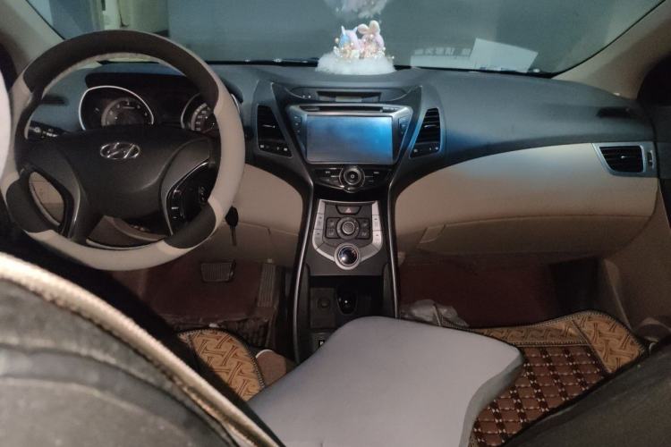 Used Hyundai Elantra (5th Generation / Langdong) 2015 1.6L Automatic Fashion Model Center Console