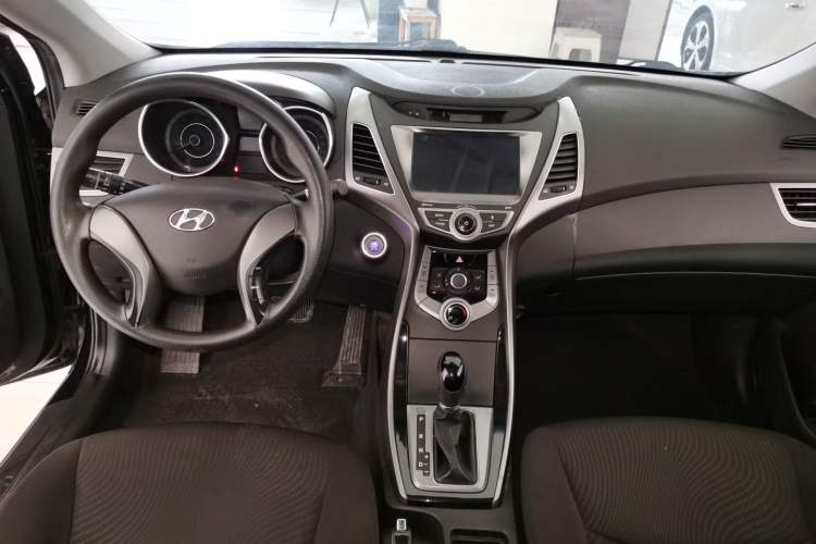 Used Hyundai Elantra (5th Generation / Langdong) 2015 1.6L Automatic Leading Model Center Console