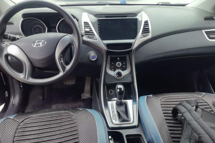 Used Hyundai Elantra (5th Generation / Langdong) 2015 1.6L Automatic Leading Model Center Console
