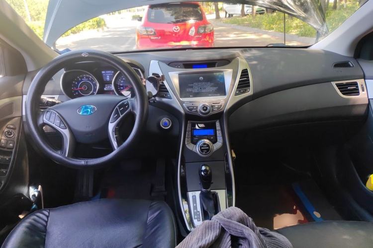 Used Hyundai Elantra (5th Generation / Langdong) 2015 1.6L Automatic Luxury Model Center Console