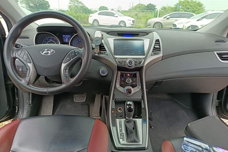 Used Hyundai Elantra (5th Generation / Langdong) 2015 1.6L Automatic Leading Model Center Console