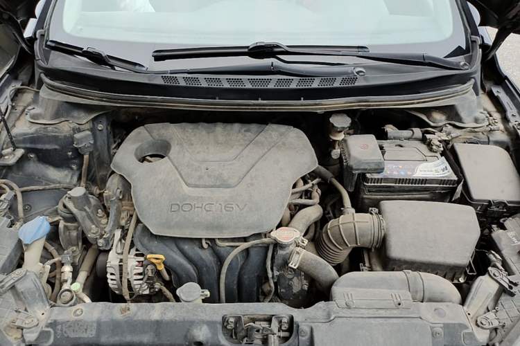 Used Hyundai Elantra (5th Generation / Langdong) 2015 1.6L Automatic Fashion Model Engine Bay