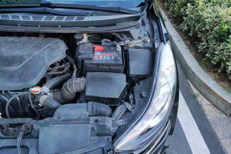 Used Hyundai Elantra (5th Generation / Langdong) 2015 1.6L Manual Leading Model Engine Bay Left