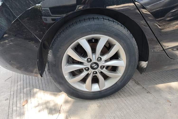 Used Hyundai Elantra (5th Generation / Langdong) 2015 1.6L Automatic Fashion Model Exterior 5
