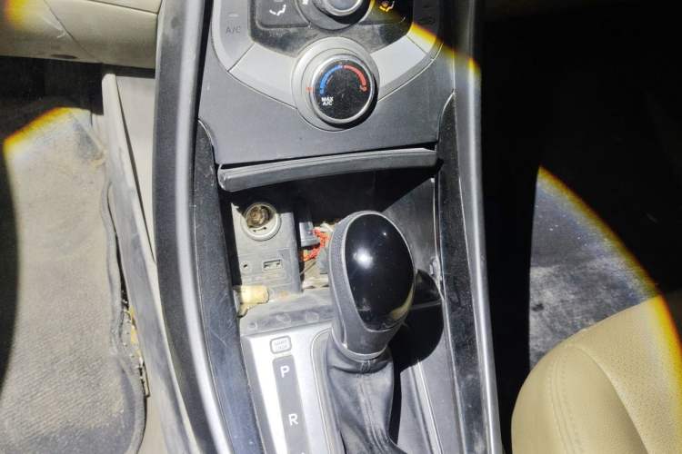 Used Hyundai Elantra (5th Generation / Langdong) 2015 1.6L Automatic Leading Model Gear Lever