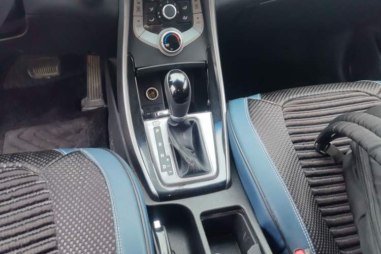 Used Hyundai Elantra (5th Generation / Langdong) 2015 1.6L Automatic Leading Model Gear Lever