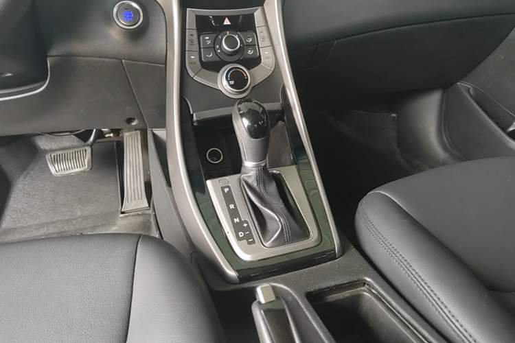 Used Hyundai Elantra (5th Generation / Langdong) 2015 1.6L Automatic Leading Model Gear Lever