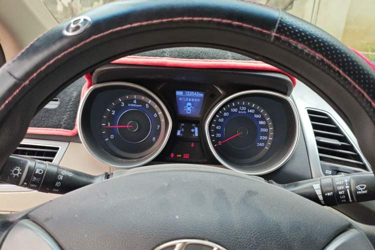 Used Hyundai Elantra (5th Generation / Langdong) 2015 1.6L Manual Leading Model Instrument Cluster