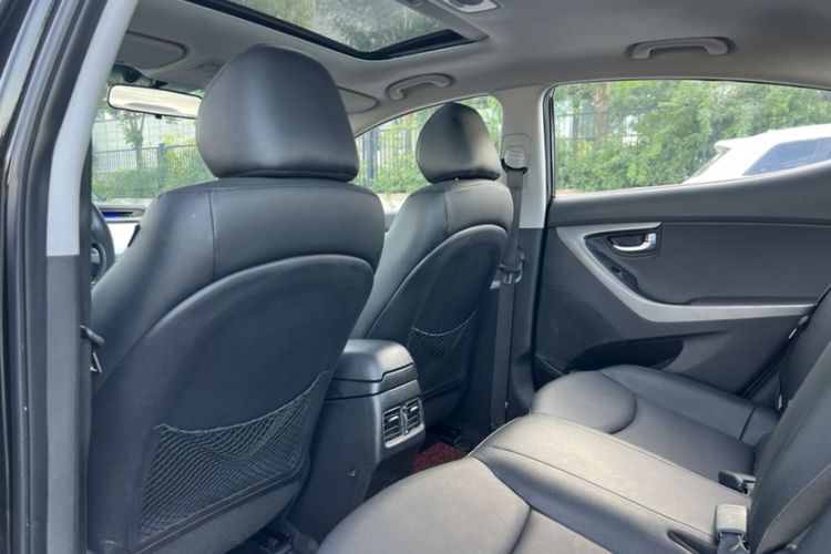 Used Hyundai Elantra (5th Generation / Langdong) 2015 1.6L Automatic Luxury Model Interior 3