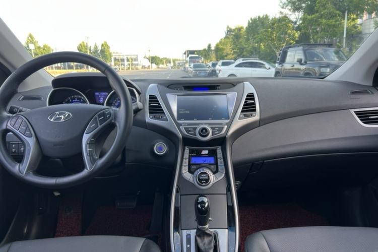 Used Hyundai Elantra (5th Generation / Langdong) 2015 1.6L Automatic Luxury Model Interior 4