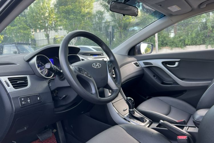 Used Hyundai Elantra (5th Generation / Langdong) 2015 1.6L Automatic Luxury Model Interior 6