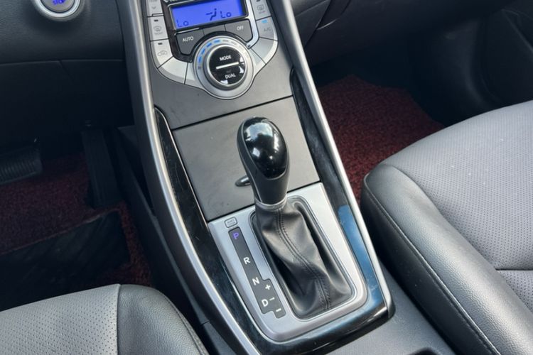 Used Hyundai Elantra (5th Generation / Langdong) 2015 1.6L Automatic Luxury Model Interior 7
