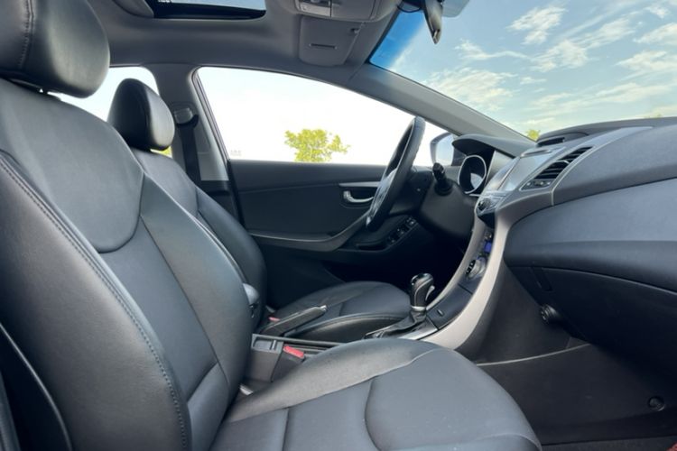 Used Hyundai Elantra (5th Generation / Langdong) 2015 1.6L Automatic Luxury Model Interior 8
