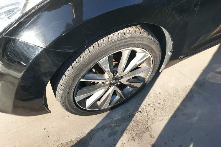 Used Hyundai Elantra (5th Generation / Langdong) 2015 1.6L Automatic Leading Model Left Front Wheel Hub