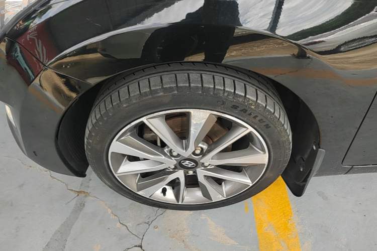 Used Hyundai Elantra (5th Generation / Langdong) 2015 1.6L Automatic Leading Model Left Front Wheel Hub