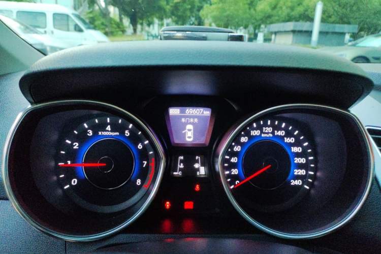 Used Hyundai Elantra (5th Generation / Langdong) 2015 1.6L Manual Leading Model Odometer Close Up